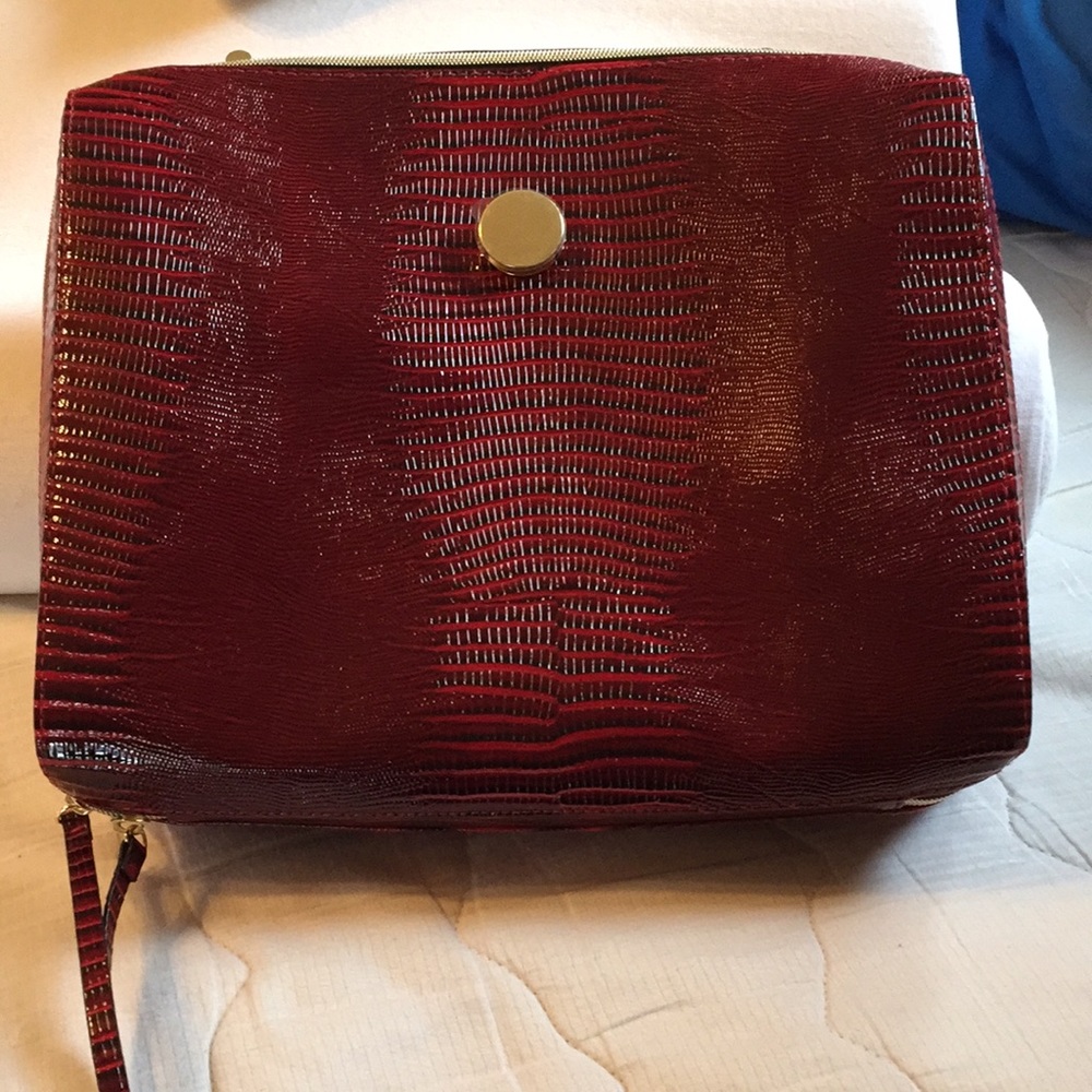Estee Lauder makeup travel bag.